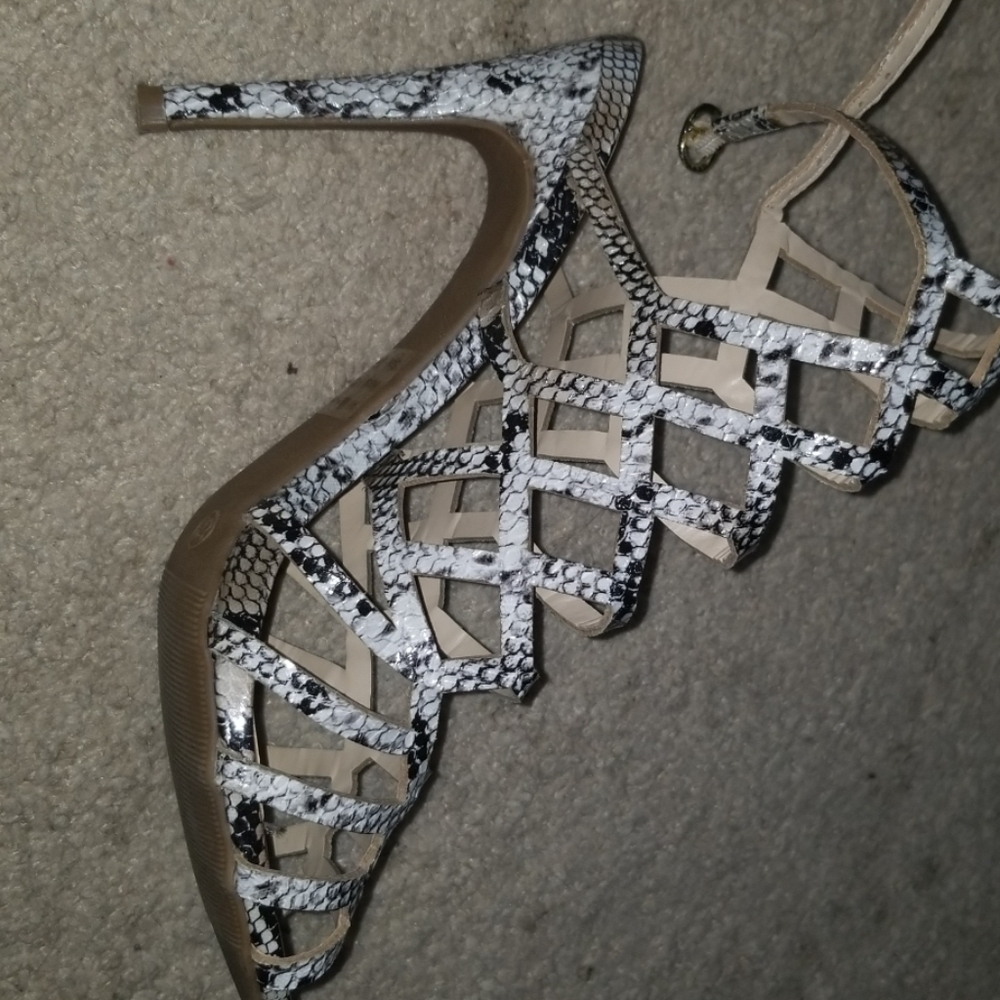 Heels - Picture 2 of 3